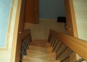 Лестницы для малых проемов: особенности конструкции и монтажа