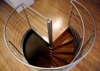 Лестницы для малых проемов: особенности конструкции и монтажа