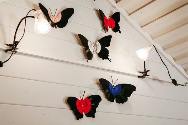 Бабочки изготовленные из виниловых пластинок