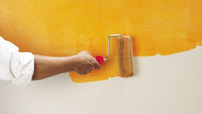 Как ложится на стены водоэмульсионная краска