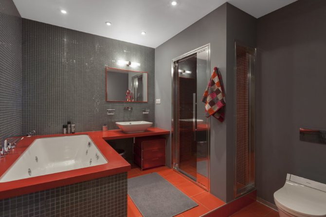 Красно-серая плитка в совмещенной ванной комнате