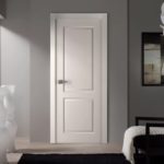 Светлые двери в квартире: особенности выбора интерьера и дизайнерские решения